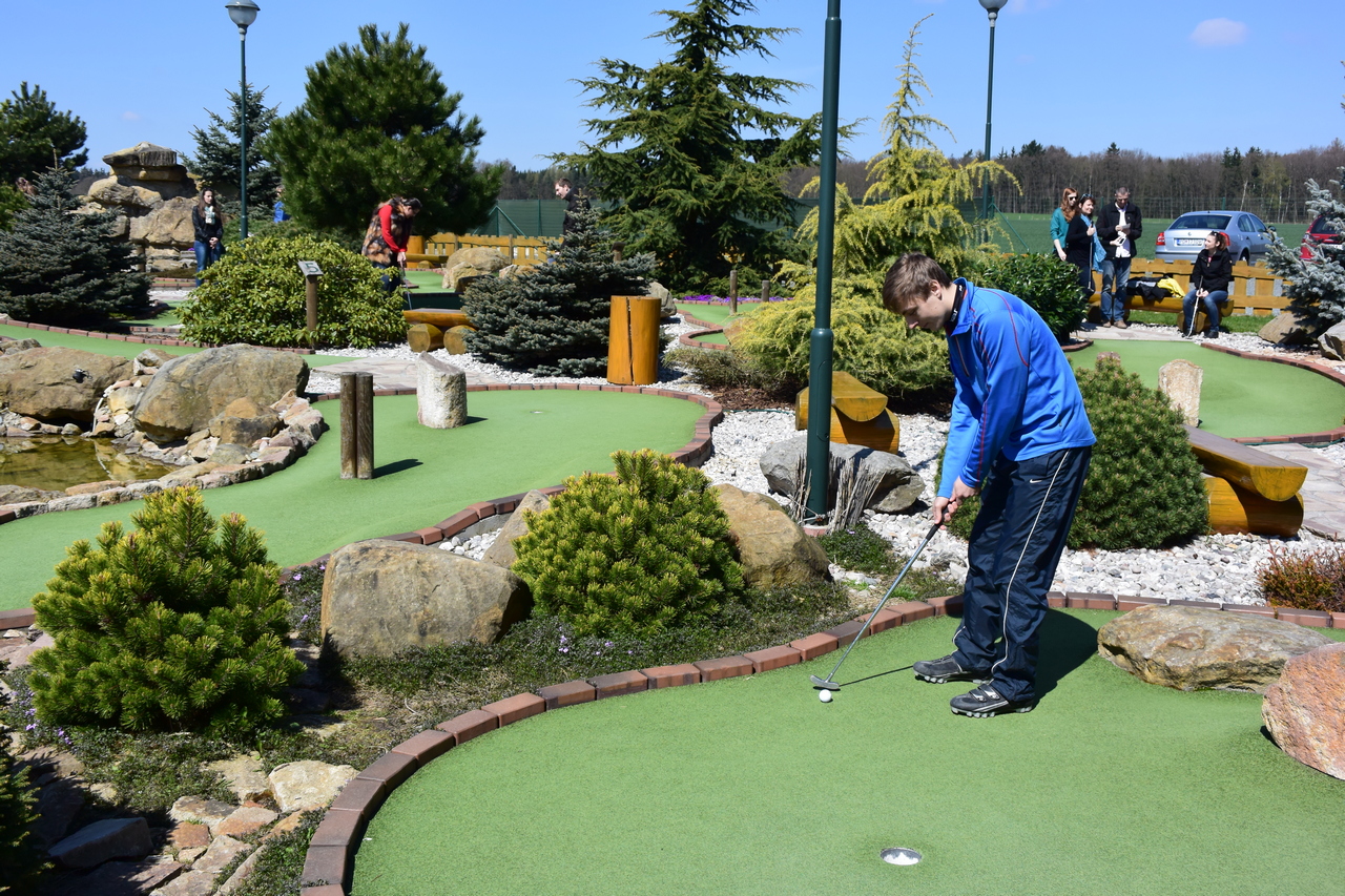 Adventure golf 2015 - 04 - 2015-04-19