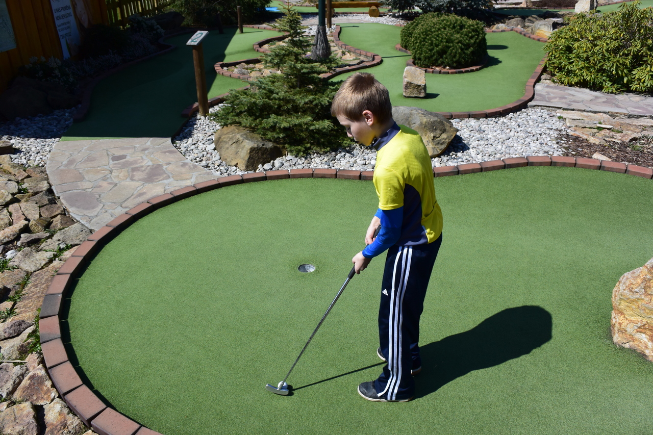 Adventure golf 2015 - 05 - 2015-04-19