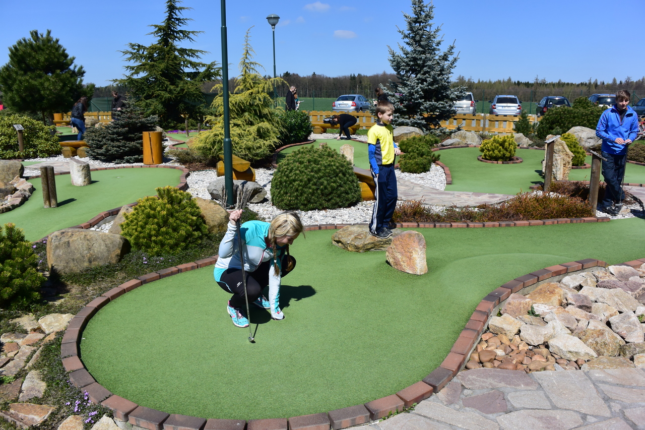 Adventure golf 2015 - 08 - 2015-04-19
